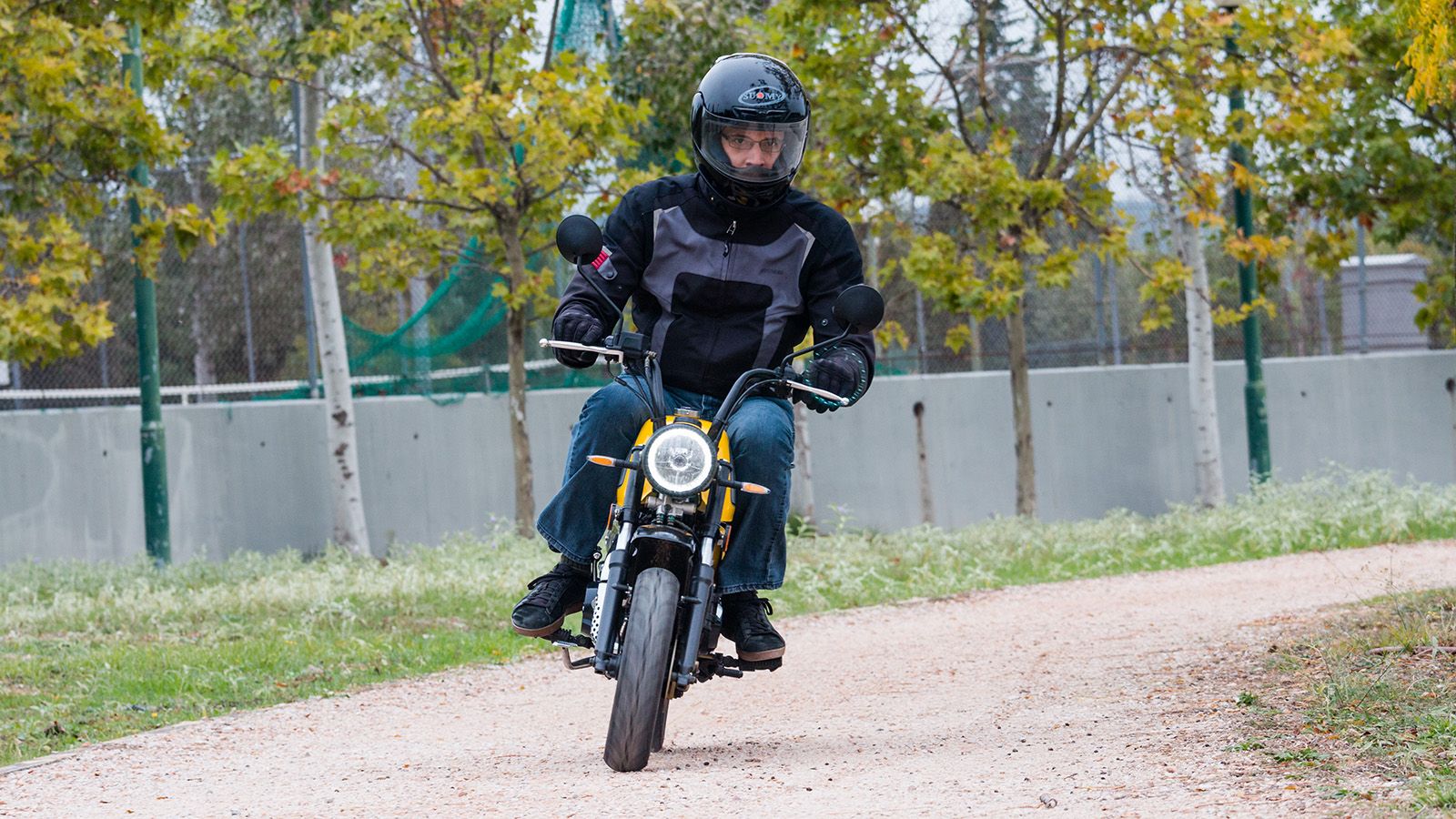 Στο δρόμο ή ακόμα και σε βατό χωματόδρομο, το Skybongo είναι έτοιμο να σας χαρίσει συγκινήσεις! 