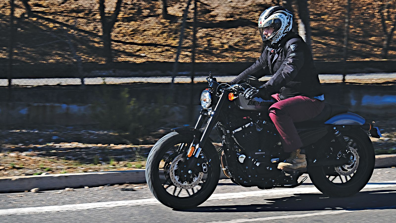 Το νέο Sportster Roadster 1200 έχει εντυπωσιακή εμφάνιση