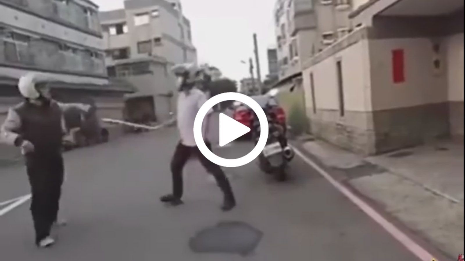 «Τσάμπα μάγκας» με ρόπαλο βρίσκει το δάσκαλο του