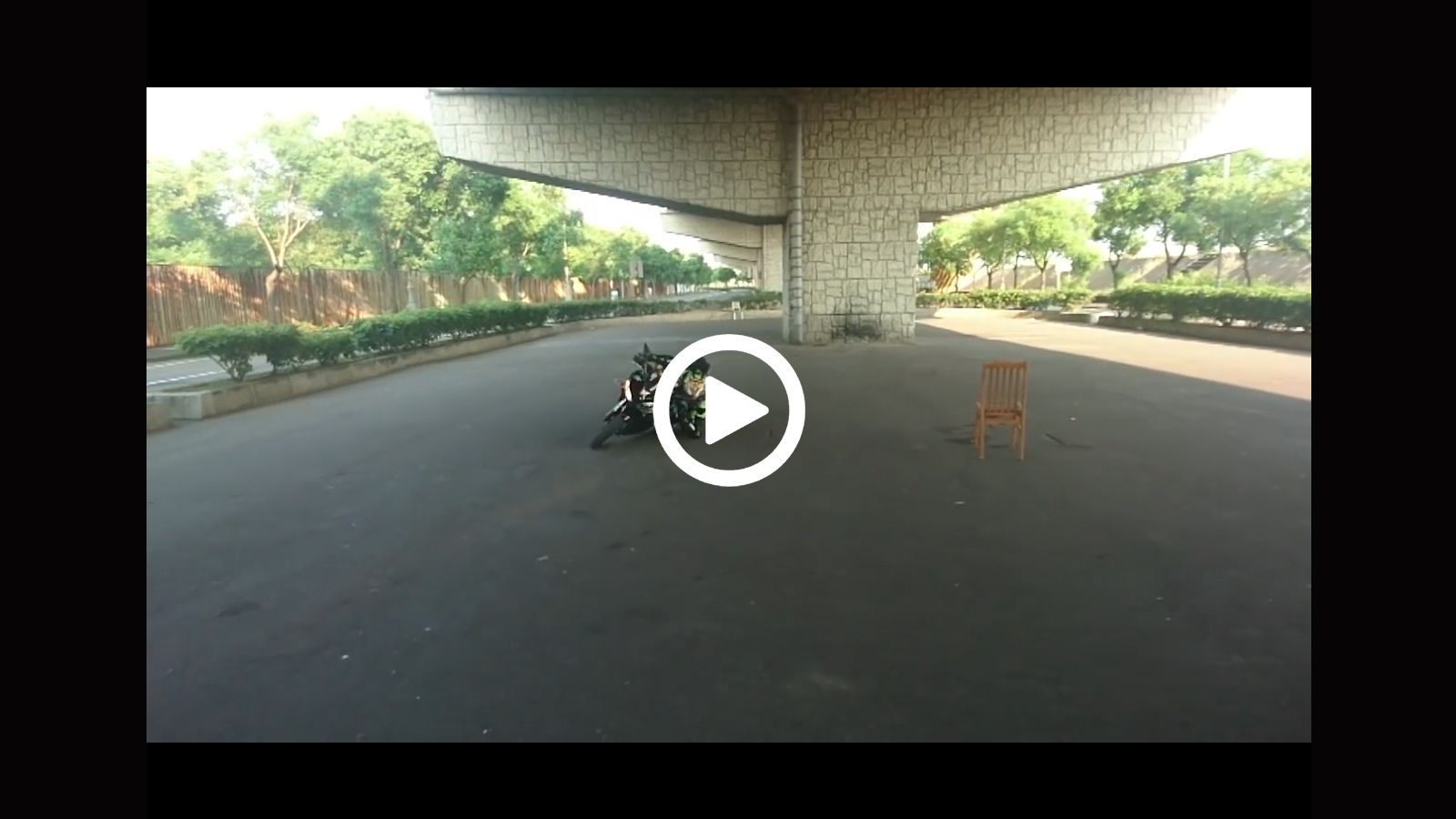 VIDEO: Πιτσιρικάς ξύνει αγκώνα σε πάρκινγκ