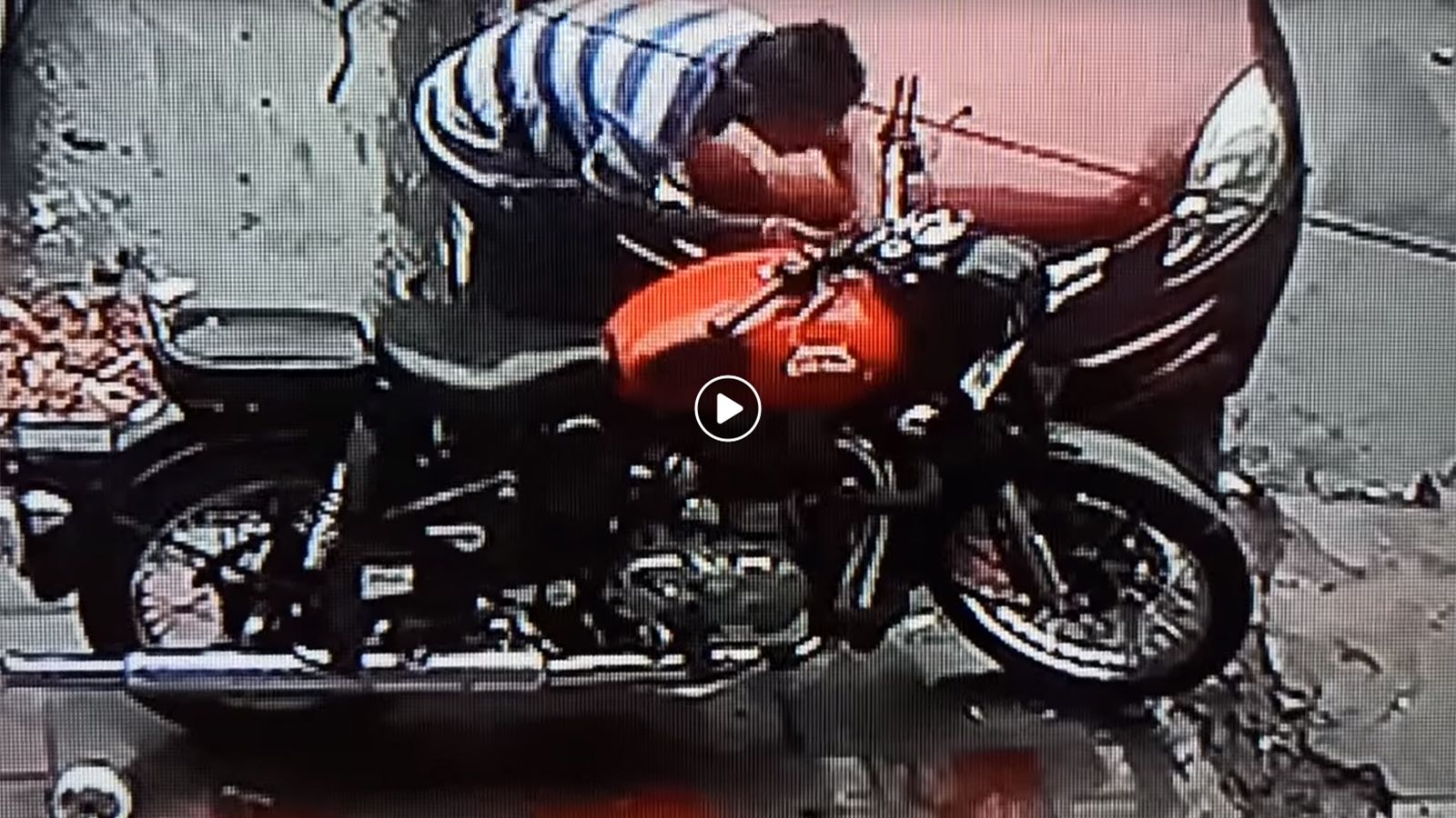 Ξεδιάντροπη απόπειρα κλοπής μπροστά στην κάμερα