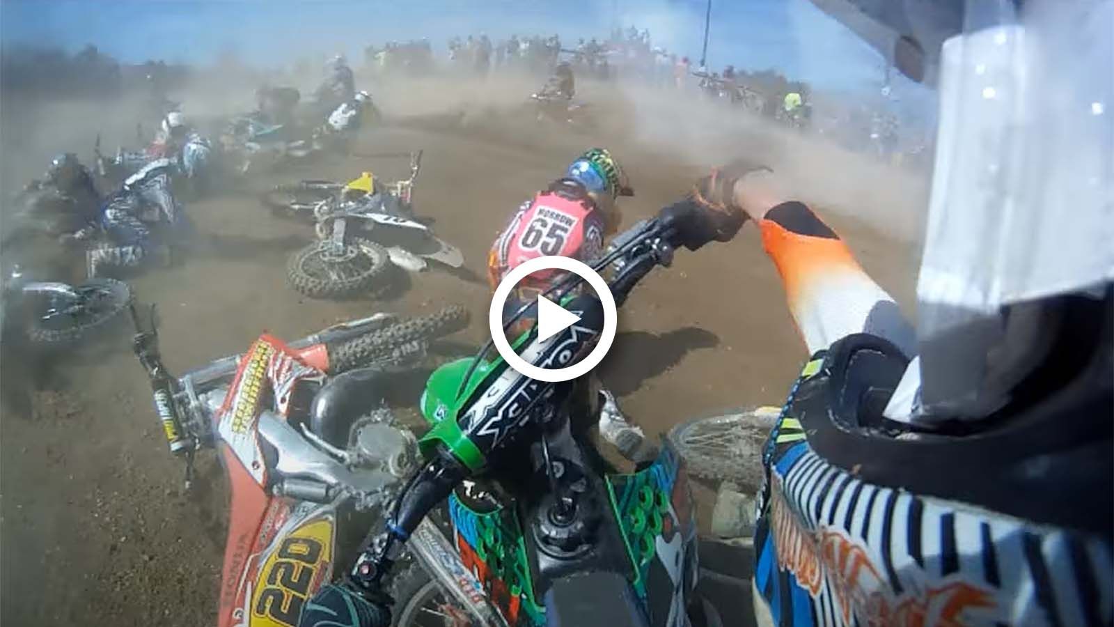 Πέφτουν σαν τις μύγες σε εκκίνηση motocross! 