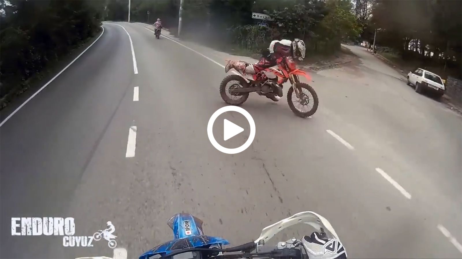 Αναβάτης enduro γλιτώνει πτώση με...χορευτική φιγούρα