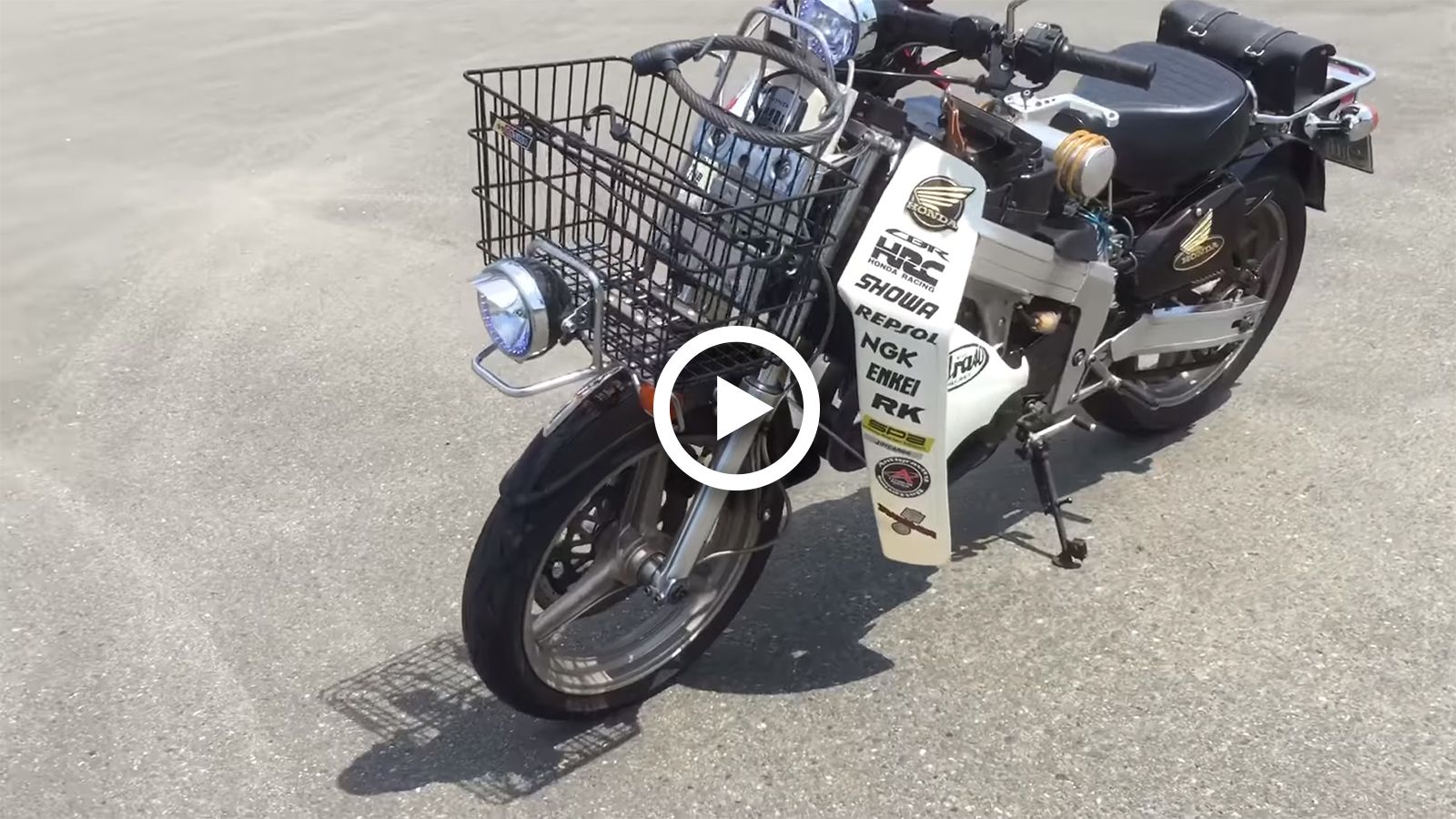 Κάποιος έφτιαξε «παπί» με τετρακύλινδρο κινητήρα