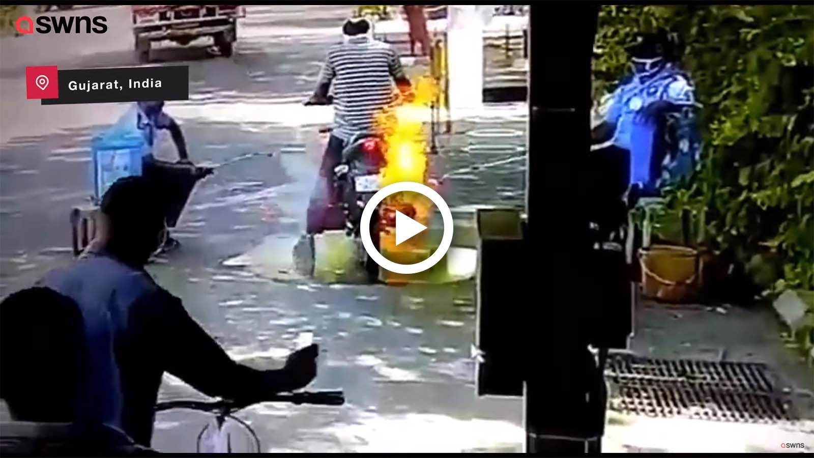 Μοτοσυκλέτα λαμπαδιάζει από αντισηπτικό