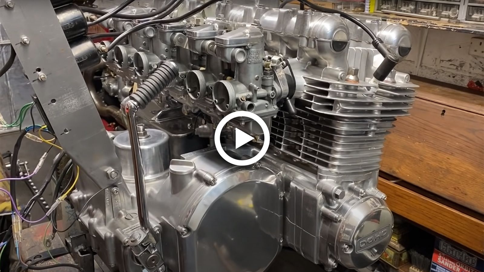 VIDEO: Βάζοντας μπροστά ένα χειροποίητο 6κύλινδρο «τέρας»