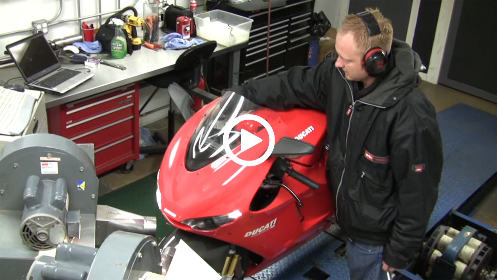 Ένα Ducati Desmosedici RR στο δυναμόμετρο