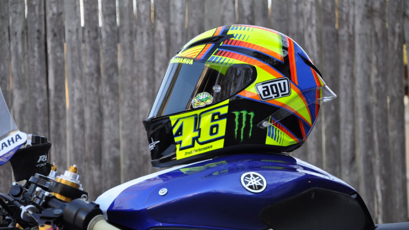 Mega Stock Bazaar: Μείωση τιμών στα κράνη