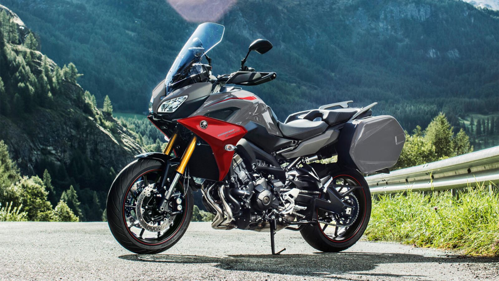 To Tracer 900 έχει κερδίσει τις καρδιές των Ελλήνων αναβατών.
