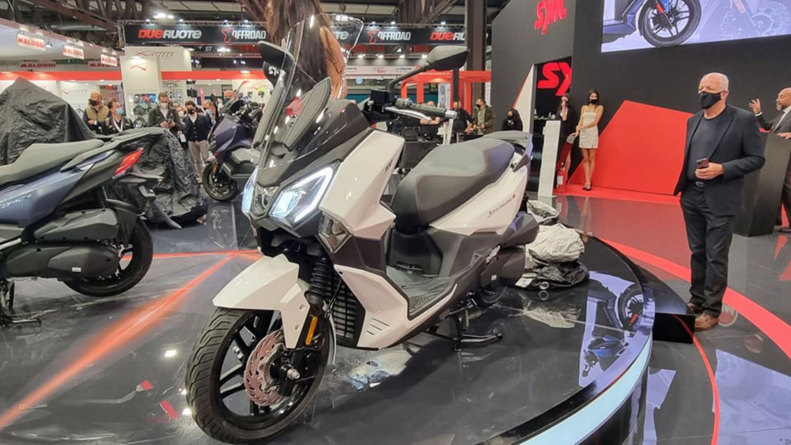 SYM Joyride 300: GT scooter με 16άρη τροχό