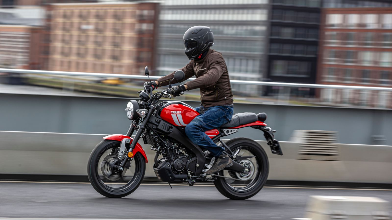 Yamaha XSR 125 - Οδηγούμε στην Ολλανδία (video)