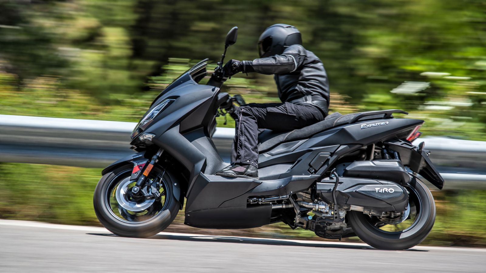 Thrust Motor: Δυναμικό ξεκίνημα με scooter 125 και 300 κυβικών