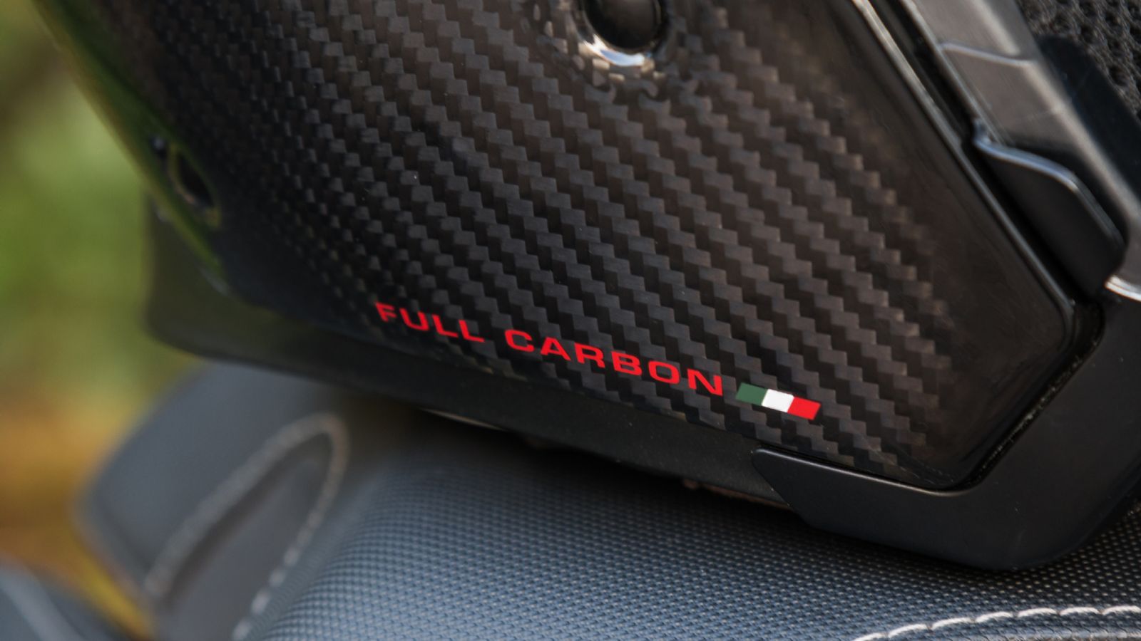 Test Caberg Flyon Carbon: Ελάχιστο βάρος, υψηλή ποιότητα