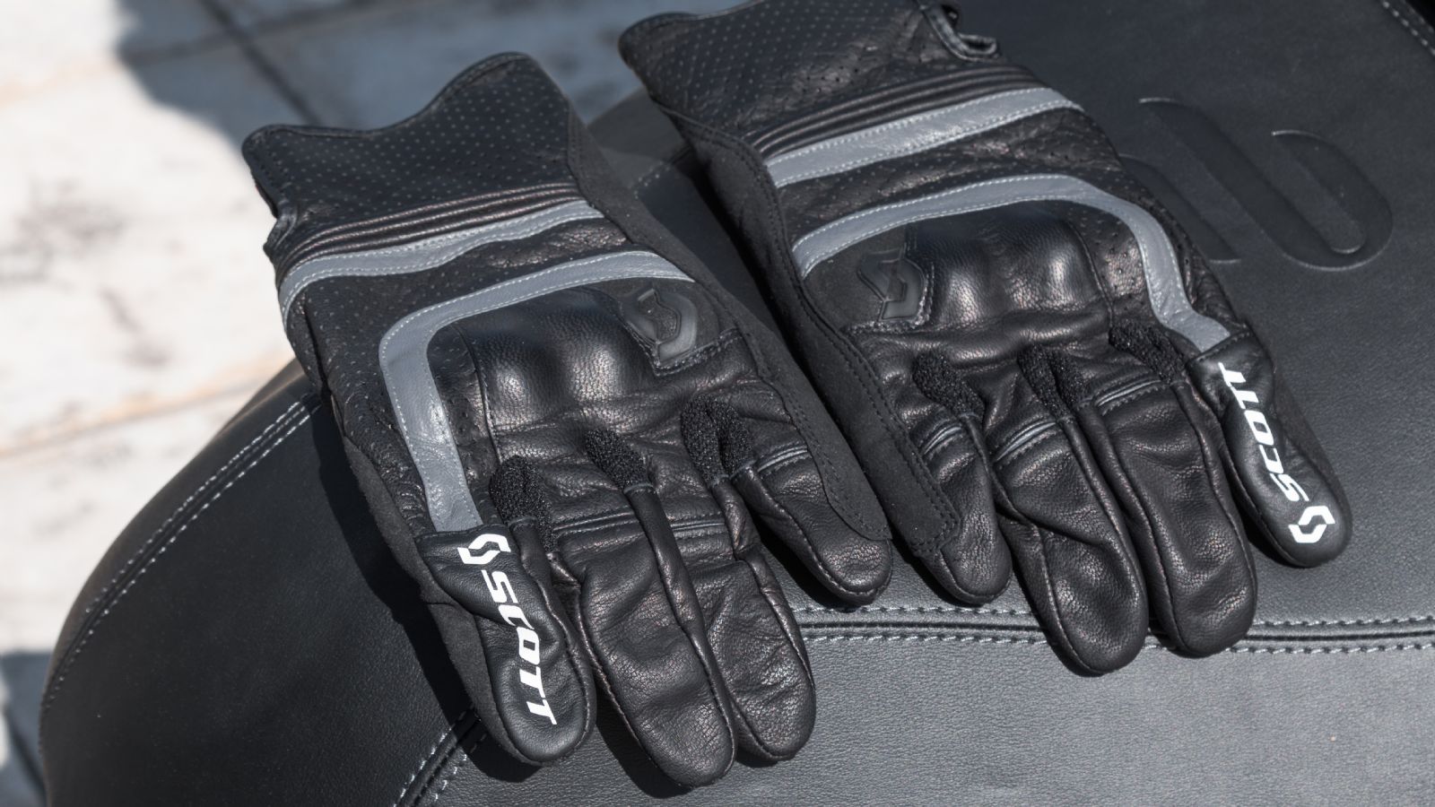 Το Lane 2 είναι κατασκευασμένο κατά 75% από δέρμα.