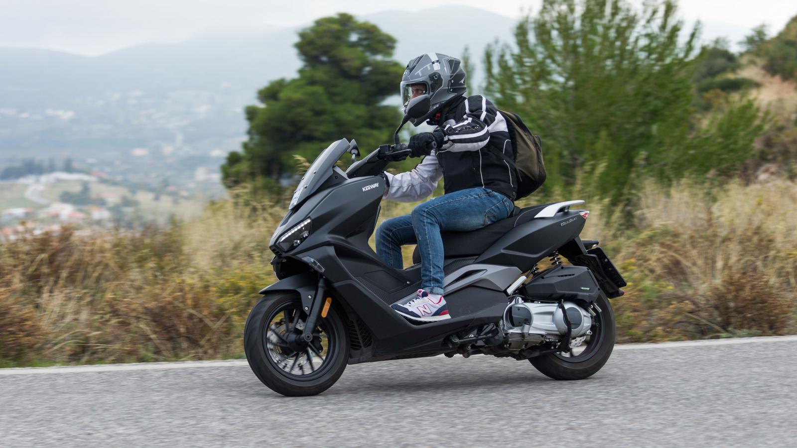 Mega συγκριτικό: 10 μεσαία GT scooter