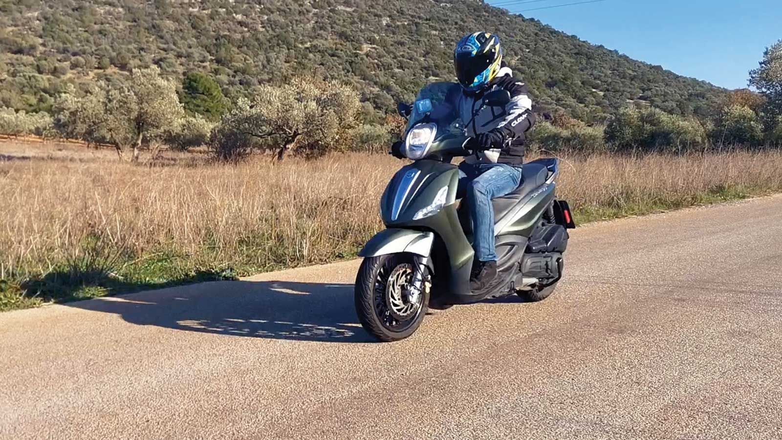 Για την δοκιμή των Premier τακακίων χρησιμοποιήσαμε το πολύ δημοφιλές Piaggio Beverly 300