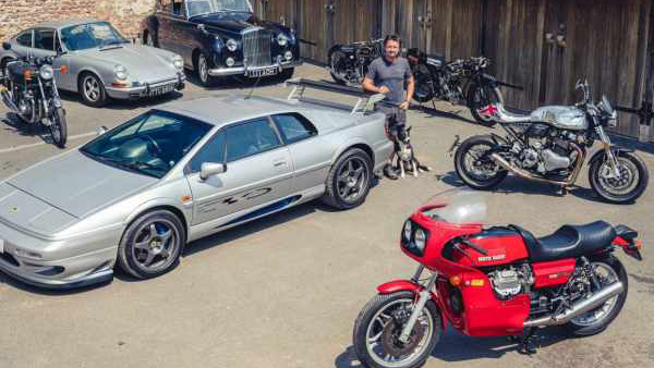 Στο σφυρί οι κλασικές μοτοσυκλέτες του Richard Hammond