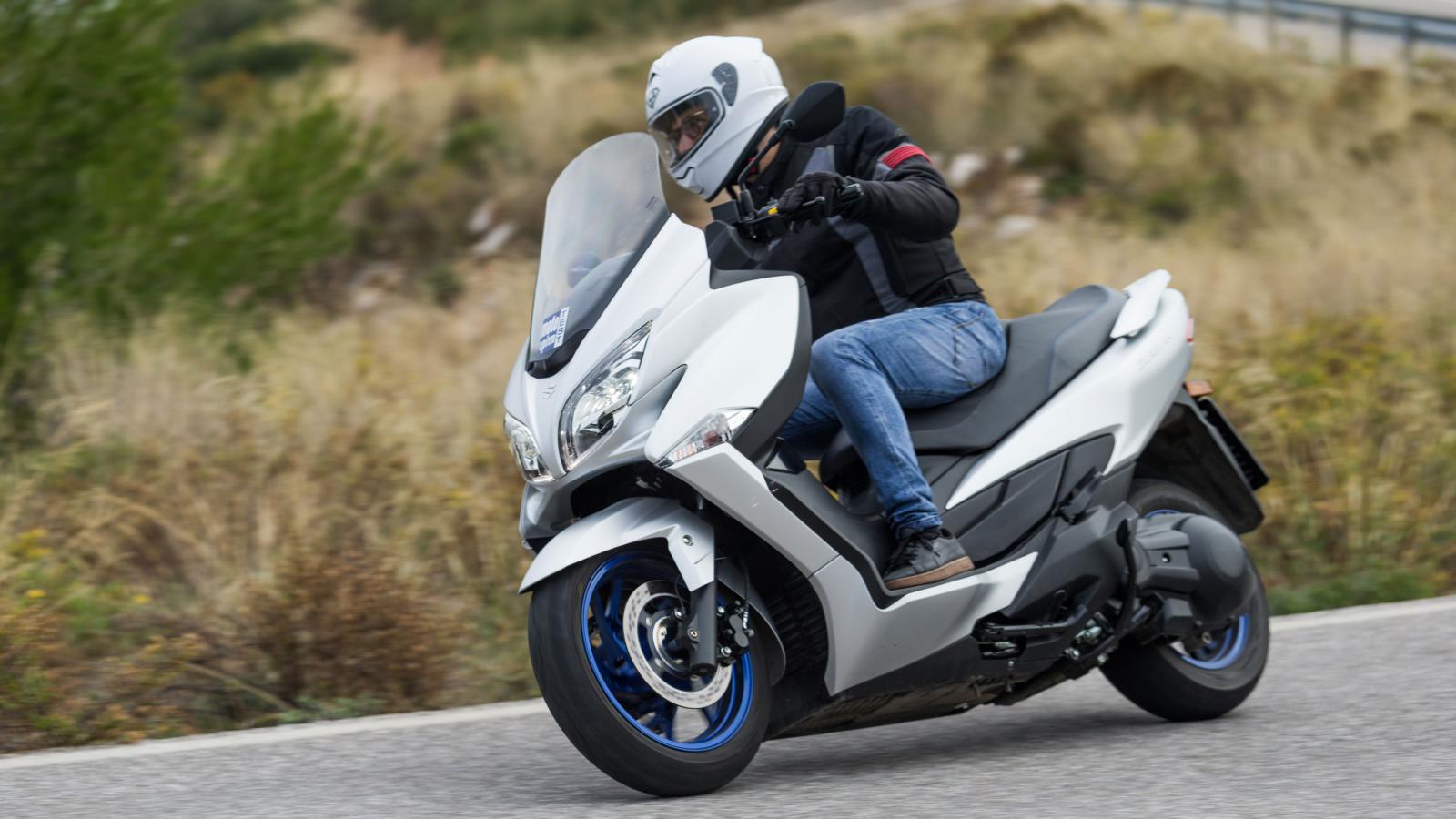 Mega συγκριτικό: 10 μεσαία GT scooter