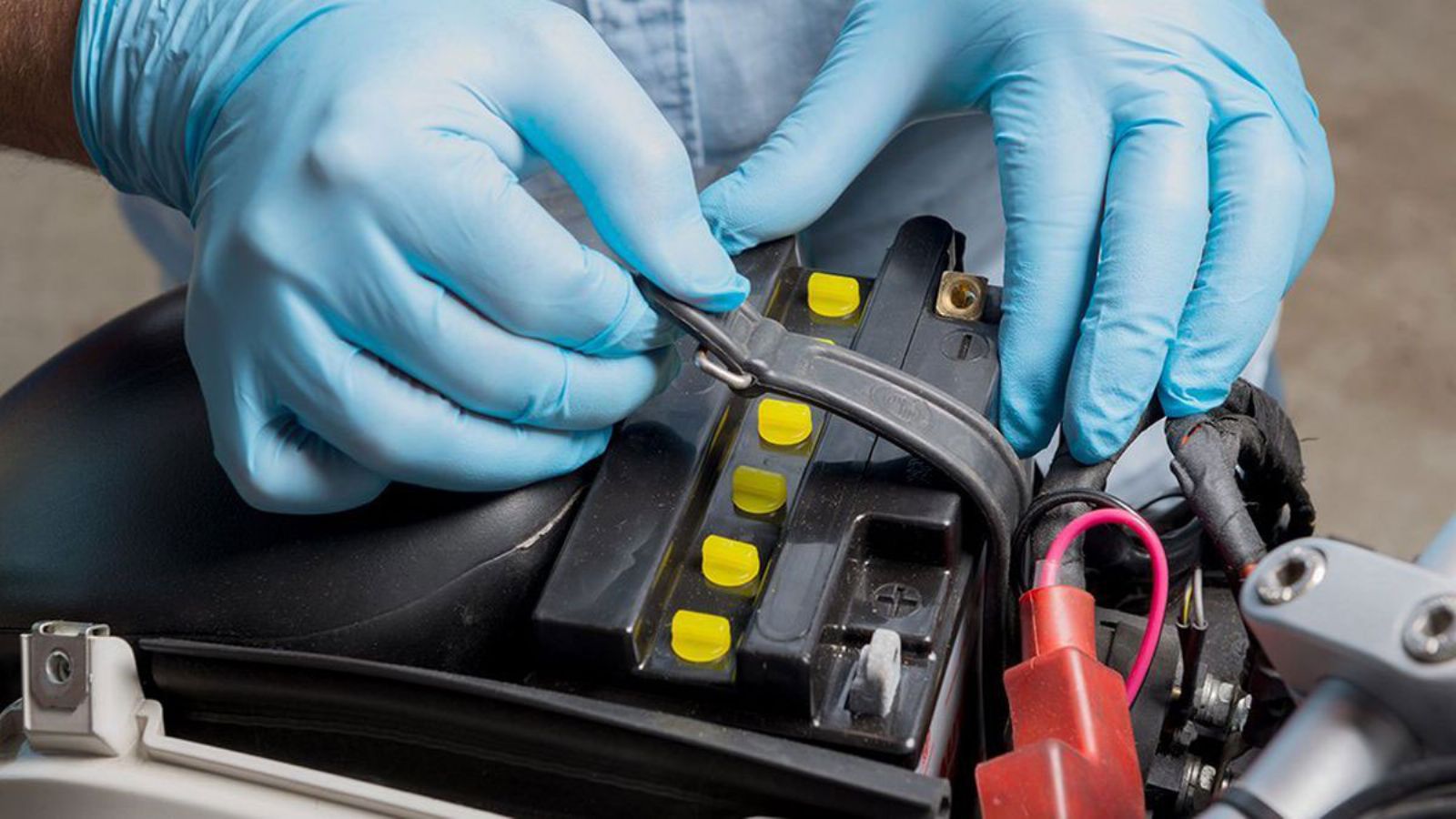 Η μπαταρία σου είναι στα τελευταία της; Πήγαινε Skafidas Racing Workshop