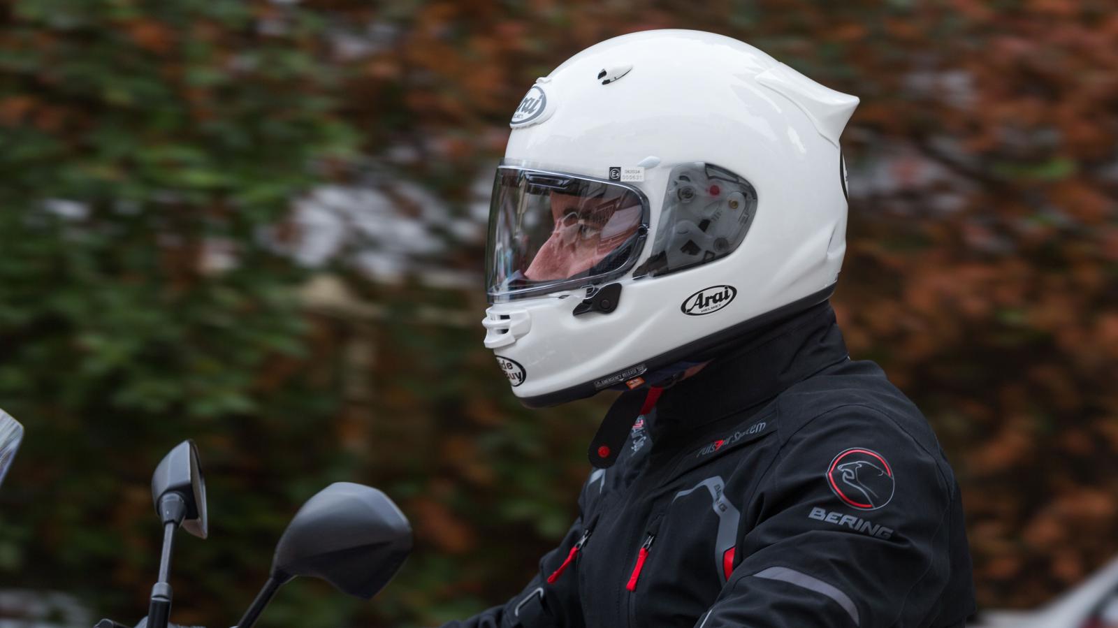 Test Arai Quantic: Κορυφαία ασφάλεια, άνεση και τεχνολογία από F1