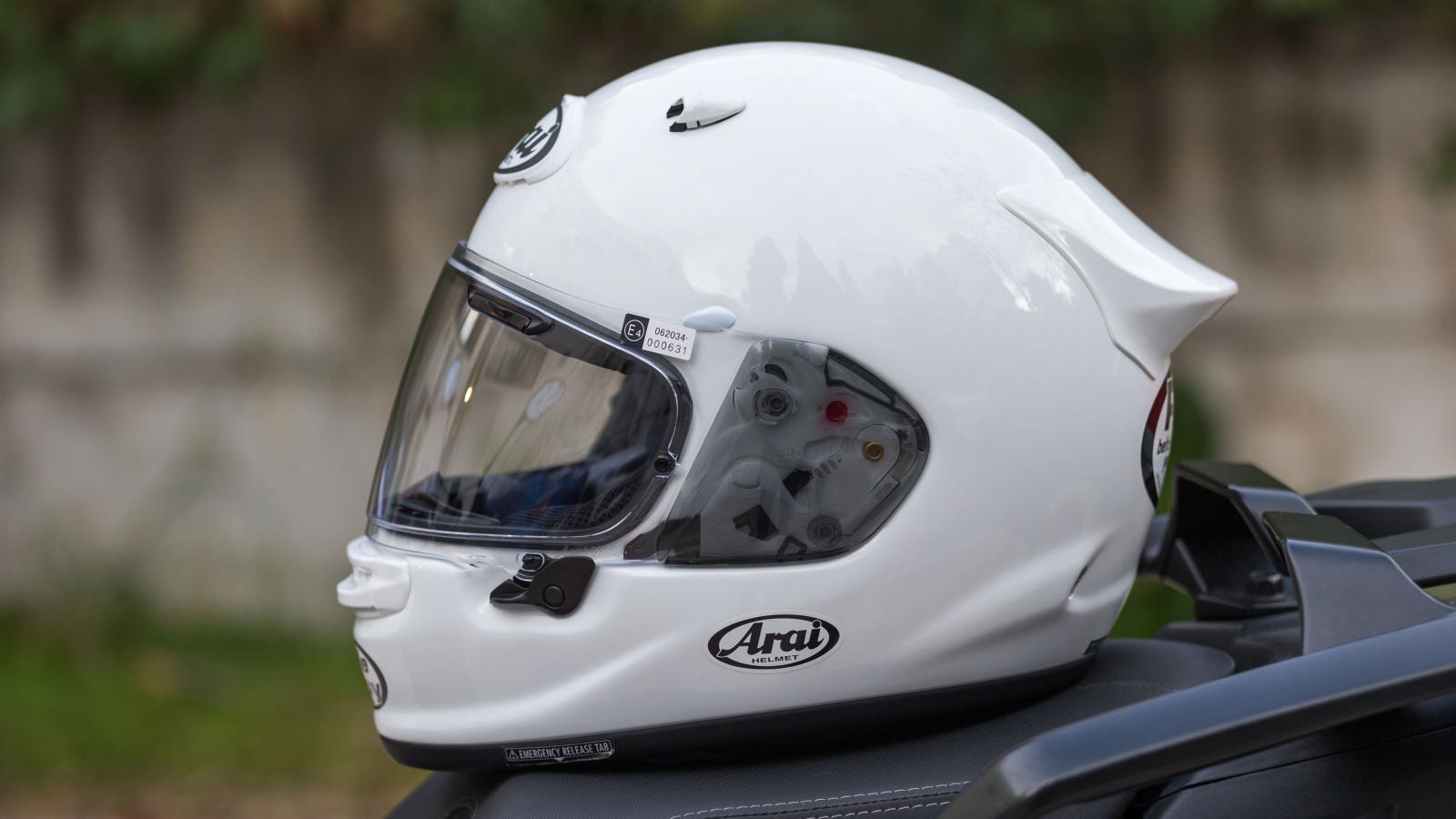 Test Arai Quantic: Κορυφαία ασφάλεια, άνεση και τεχνολογία από F1