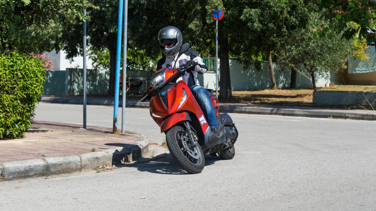 Test Piaggio Beverly 300 S: Νέα σχεδίαση, ίδια επιτυχία!