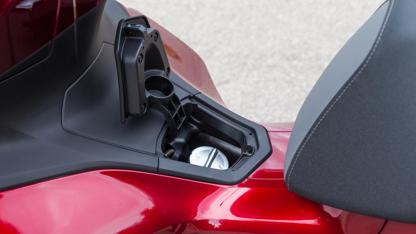 Το ρεζερβουάρ είναι στο κέντρο του τούνελ. 