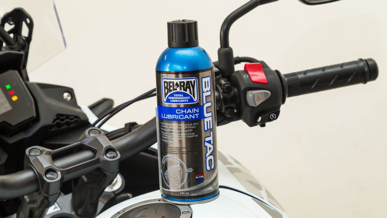 Ισχυρό, κολλώδες, υδροαπωθητικό και με υψηλή διεισδυτικότητα.