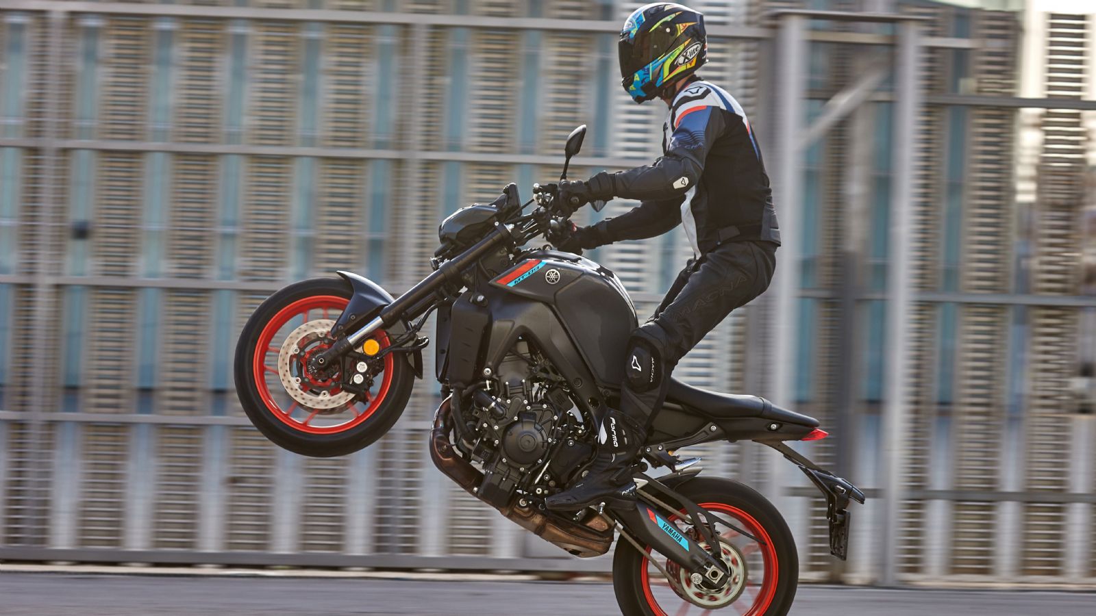 Ακόμα και με το σύστημα LIF ενεργοποιημένο στην πιο παρεμβατική θέση, οι μικρές σούζες επιτρέπονται ώστε να διασκεδάζεις με ασφάλεια. Η πραγματική χαρ