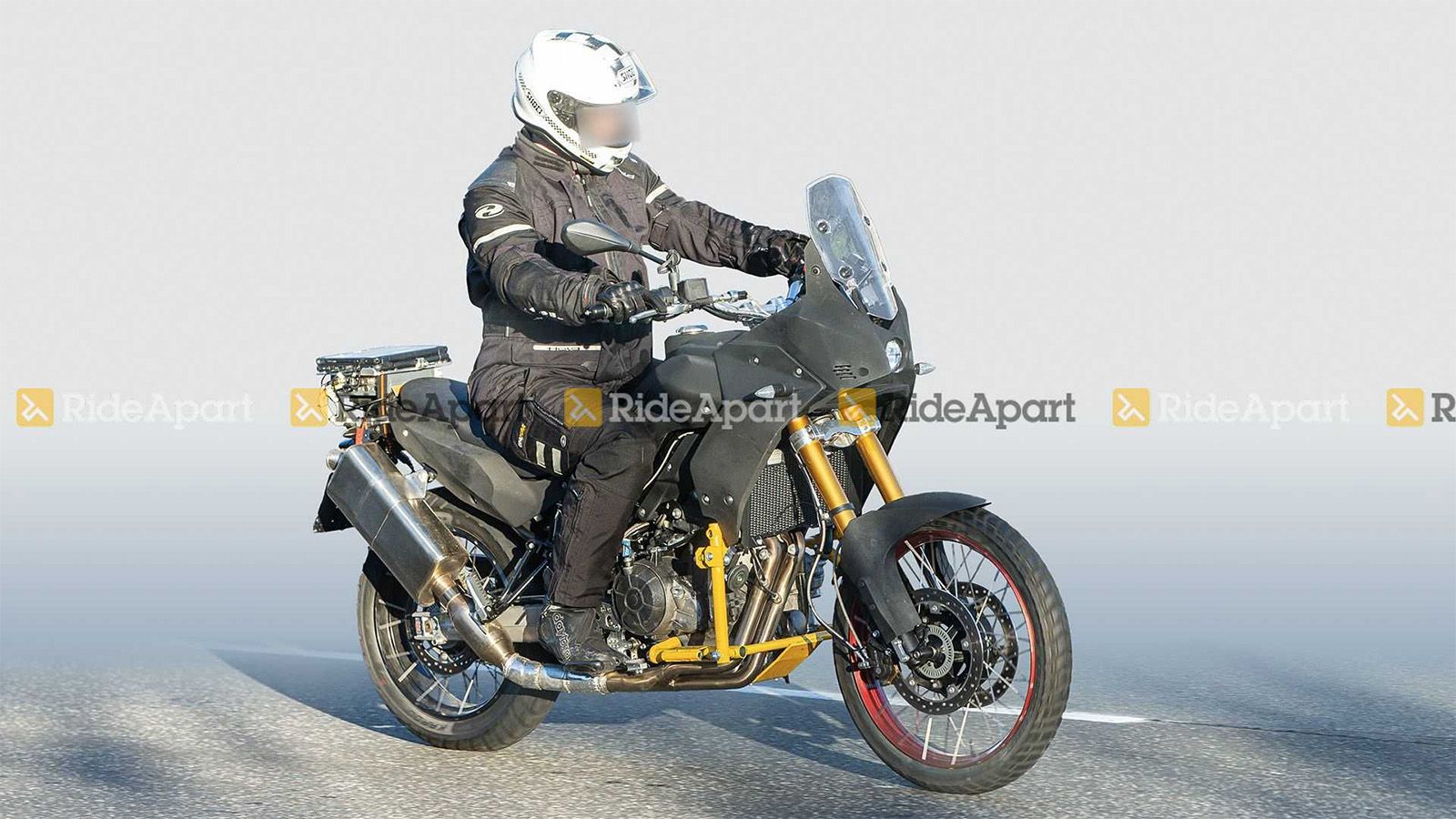 Ακόμα μια εμφάνιση του Aprilia Tuareg 660 σε δοκιμές στο δρόμο.