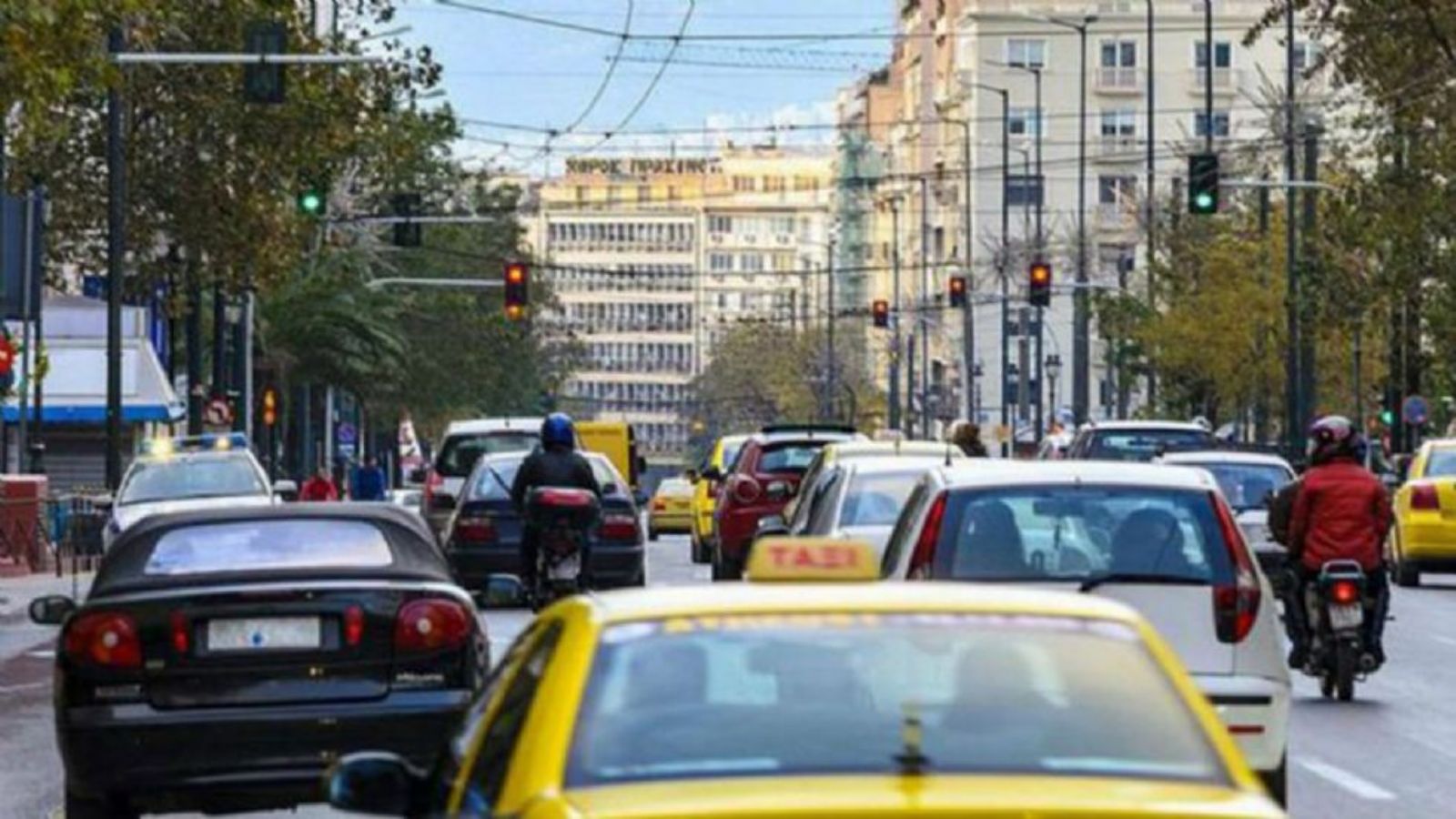 Μπάχαλο με την οδήγηση μοτοσυκλέτα με δίπλωμα αυτοκινήτου