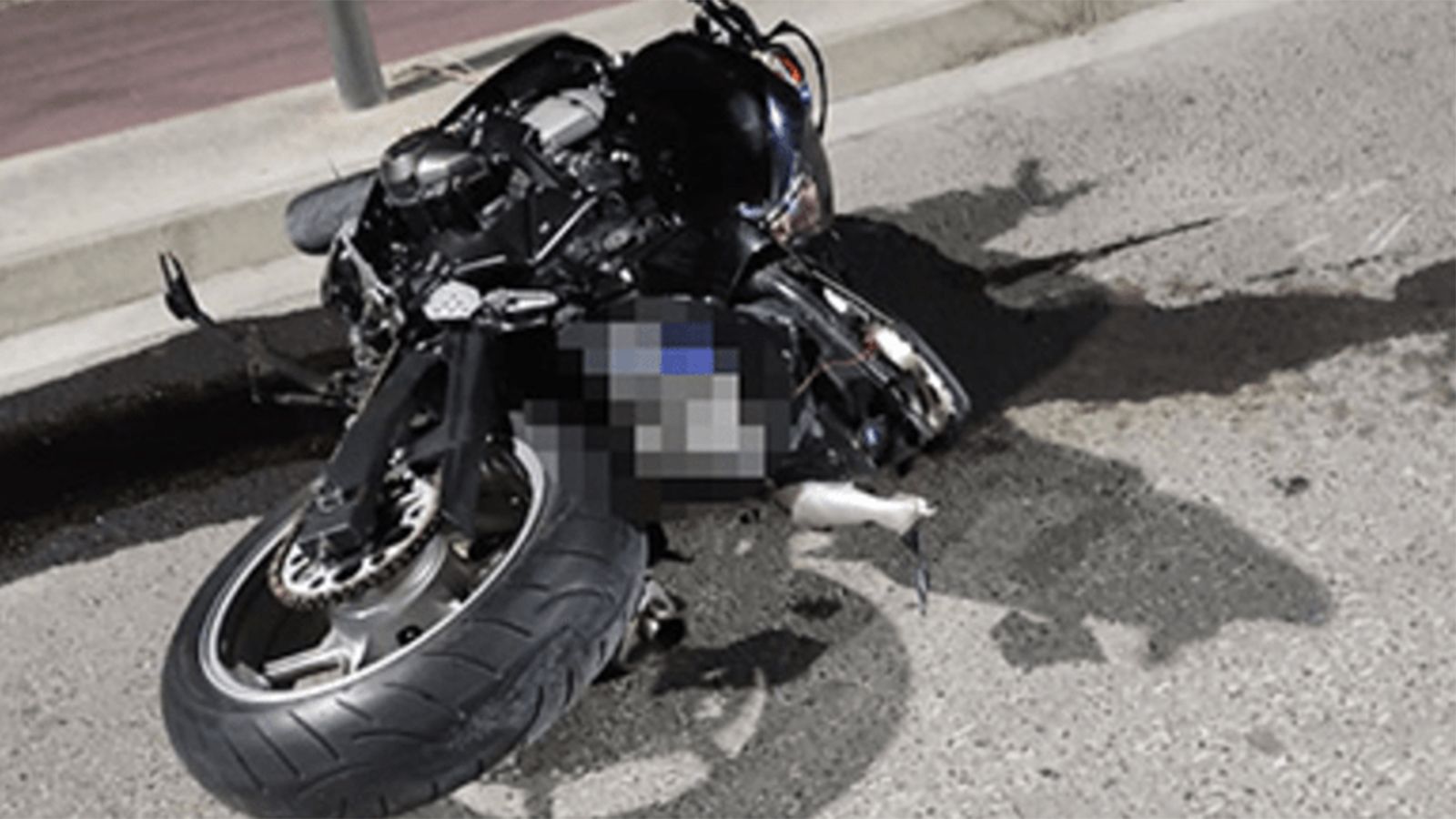 Φωτογραφία της μοτοσυκλέτας από το σημείο του ατυχήματος (cretalive.gr).