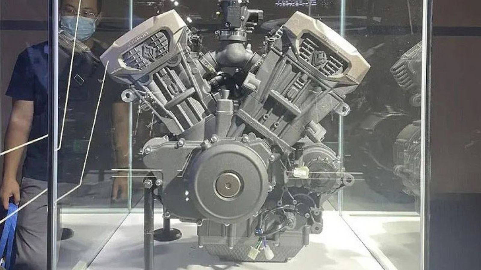 Benda: Ο πρώτος V4 είναι γεγονός