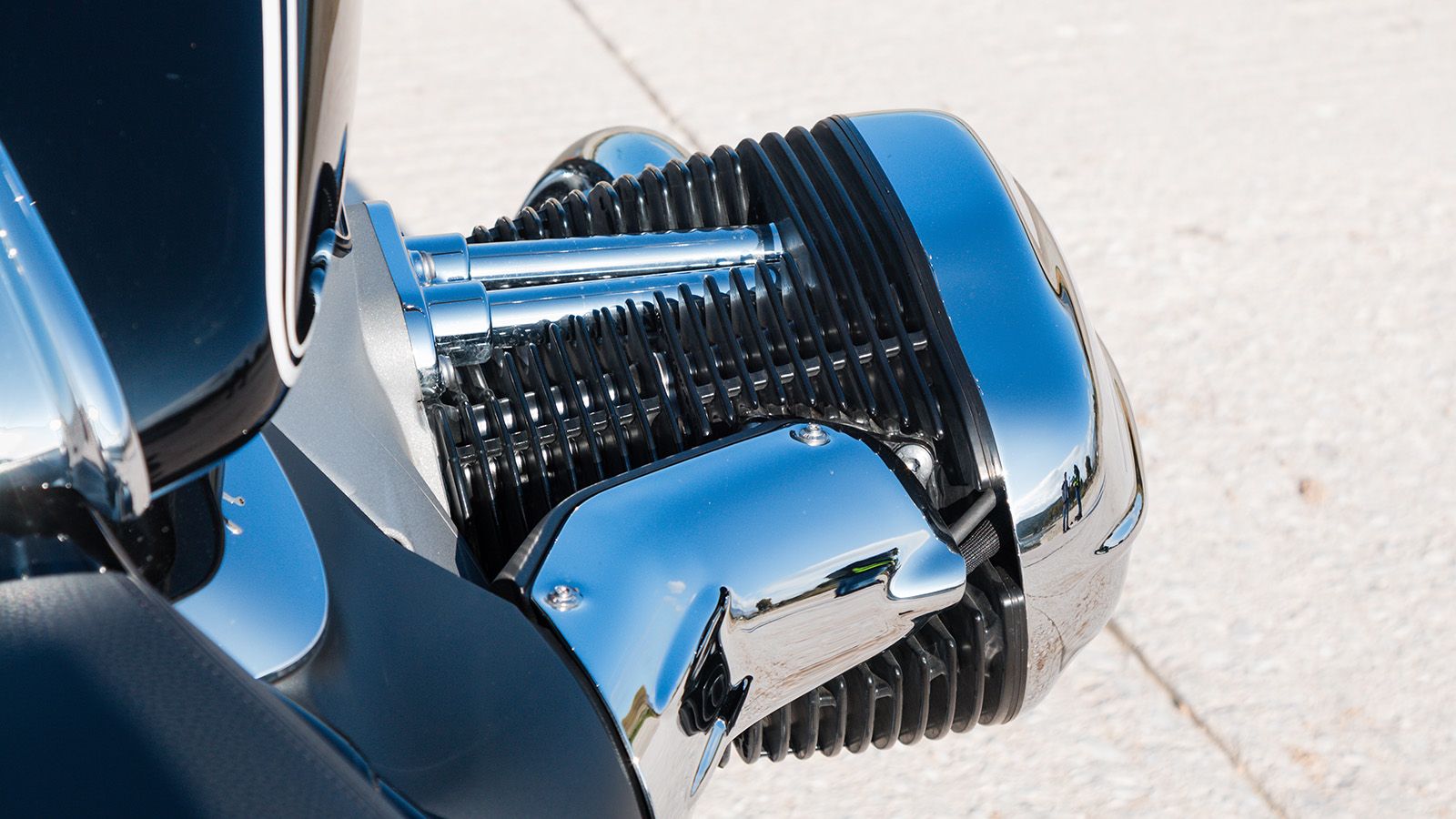 Ο απόλυτος πρωταγωνιστής, ο μεγαλύτερος Boxer που έχει κατασκευάσει η BMW μέχρι σήμερα, τόσο σε κυβισμό όσο και σε διαθέσιμη ροπή. Τα νίκελ καπάκια κα