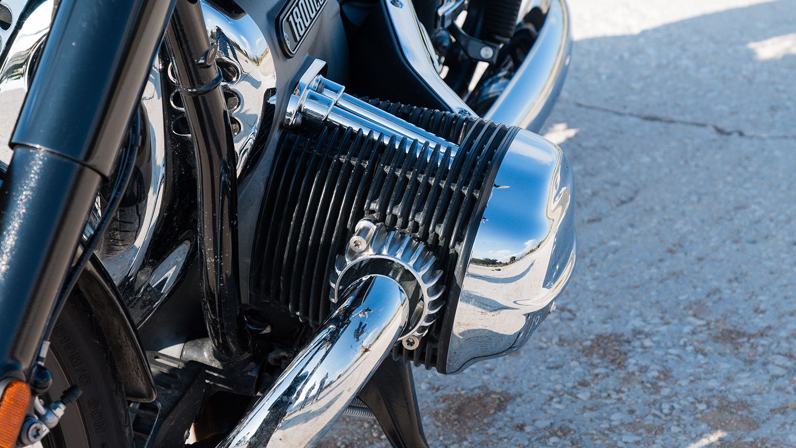 Ο απόλυτος πρωταγωνιστής, ο μεγαλύτερος Boxer που έχει κατασκευάσει η BMW μέχρι σήμερα, τόσο σε κυβισμό όσο και σε διαθέσιμη ροπή. Τα νίκελ καπάκια κα