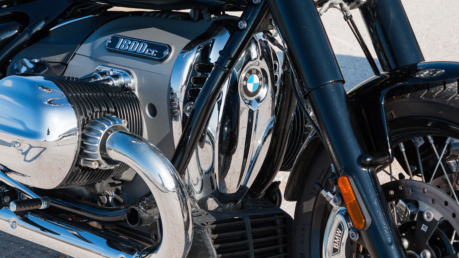 Ο απόλυτος πρωταγωνιστής, ο μεγαλύτερος Boxer που έχει κατασκευάσει η BMW μέχρι σήμερα, τόσο σε κυβισμό όσο και σε διαθέσιμη ροπή. Τα νίκελ καπάκια κα