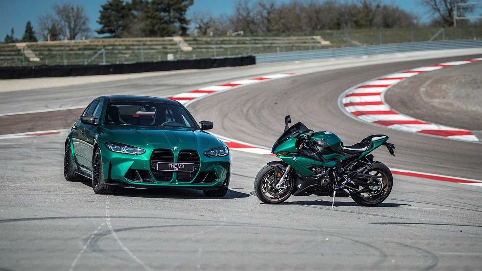 H BMW S 1000 RR Isle of Man Edition δίπλα σε μία M3. 