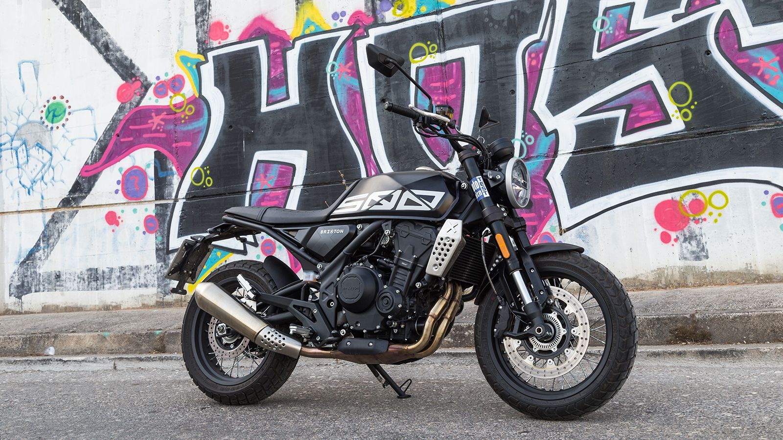 Ρετρό αλλά ταυτόχρονα σύγχρονο, το Crossfire 500 X έχει τον τρόπο να ξεχωρίζει.