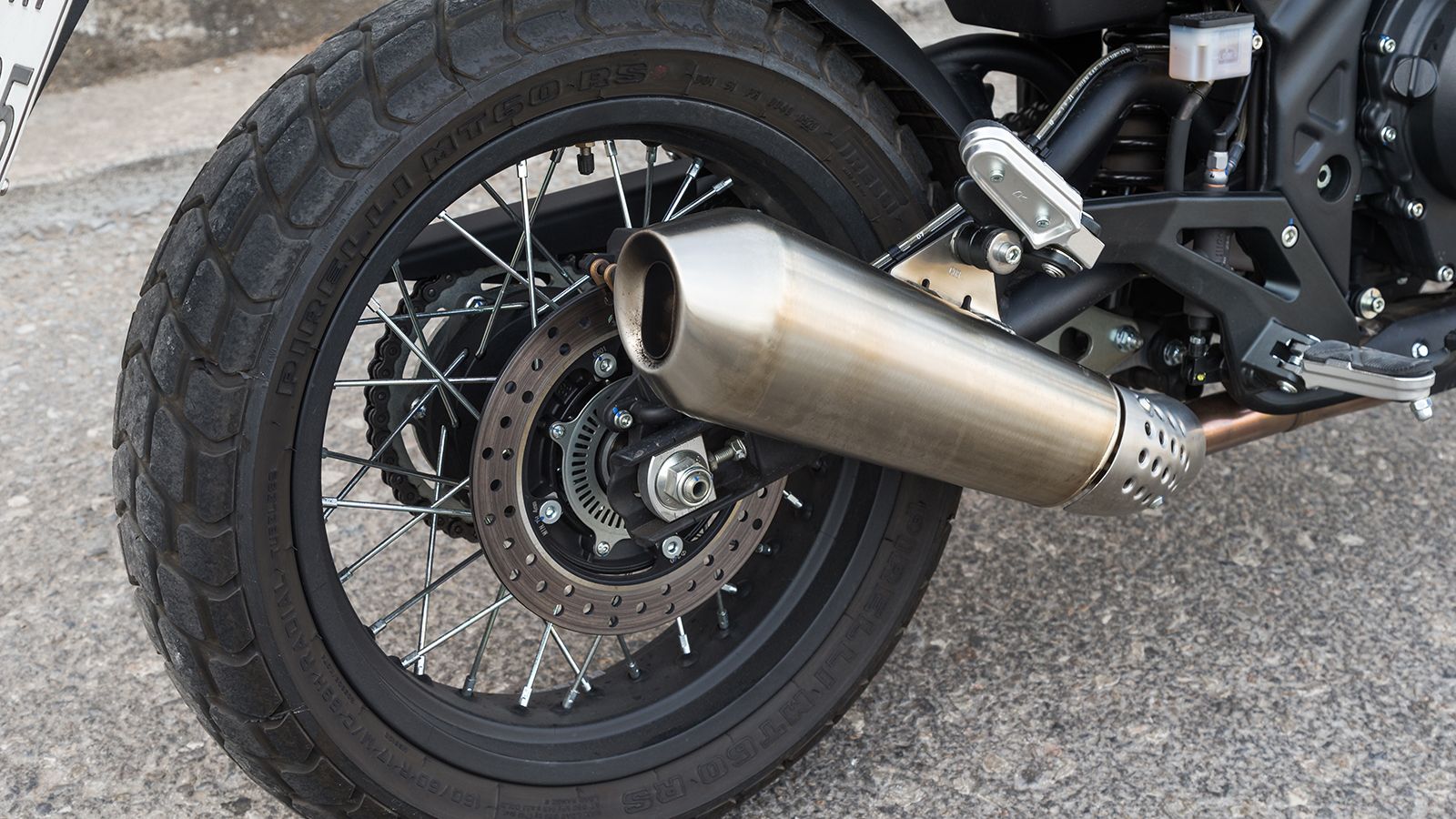 Εξάτμιση : Εκτός από όμορφο, το τελικό της εξάτμισης παράγει βαρύ ήχο για τα δεδομένα της κατηγορίας.