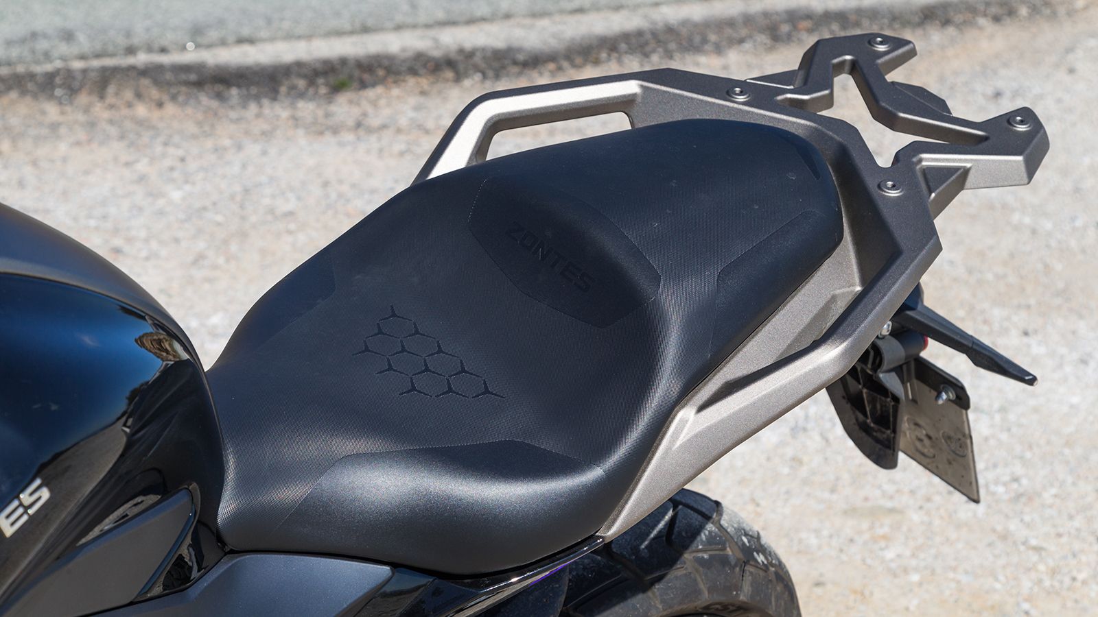 Η σέλα αποδείχθηκε αρκετά άνετη, κυρίως λόγω τους σχήματος της και της υποστήριξης μέσης που παρέχει. 