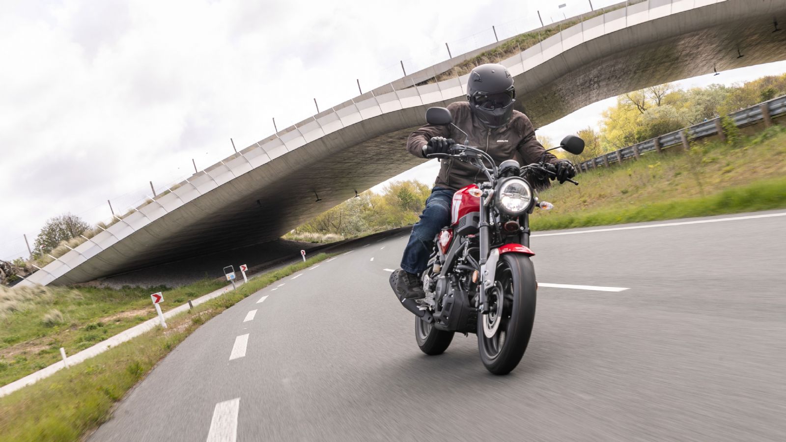 Yamaha XSR 125 - Οδηγούμε στην Ολλανδία (video)