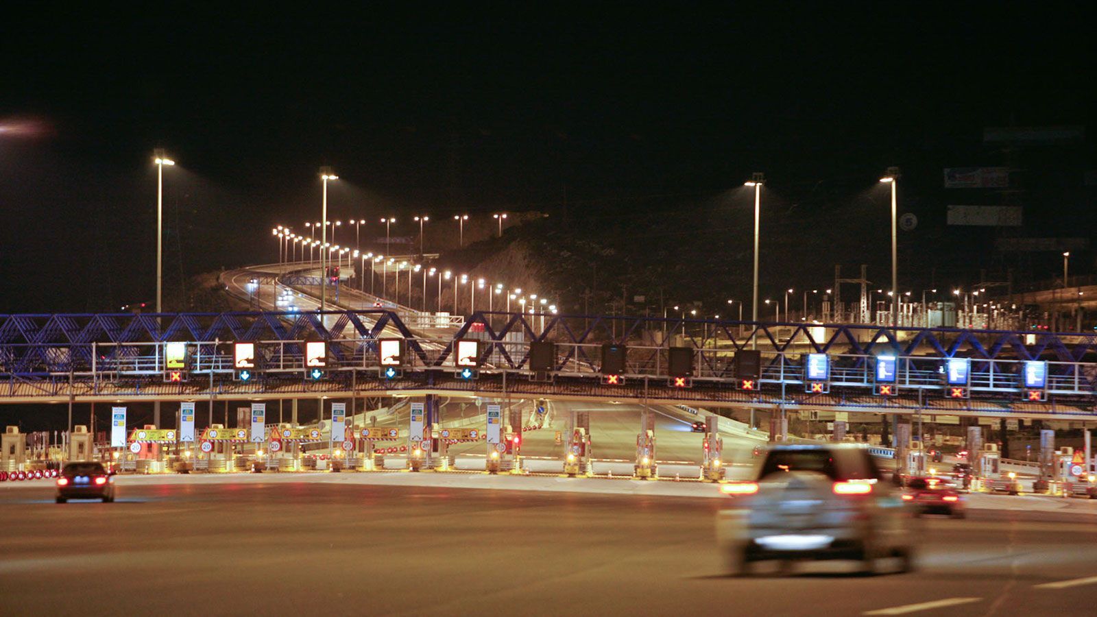 Την ανιούσα παίρνουν τα αντίτιμα διέλευσης από σταθμούς διοδίων, σχεδόν σε όλη την χώρα.