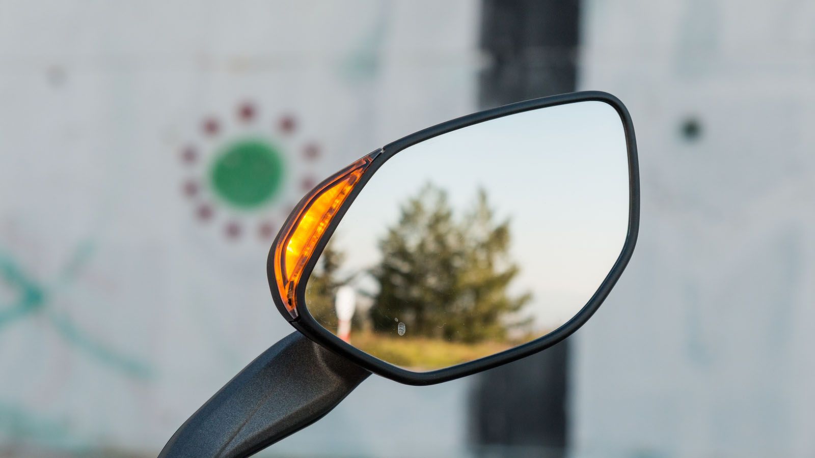 Η πρώτη μοτοσυκλέτα παραγωγής με εμπρός και πίσω ραντάρ ανίχνευσης οχημάτων. Το σύστημα ραντάρ επιτρέπει τη χρήση του Adaptive Cruise Control & Blind 