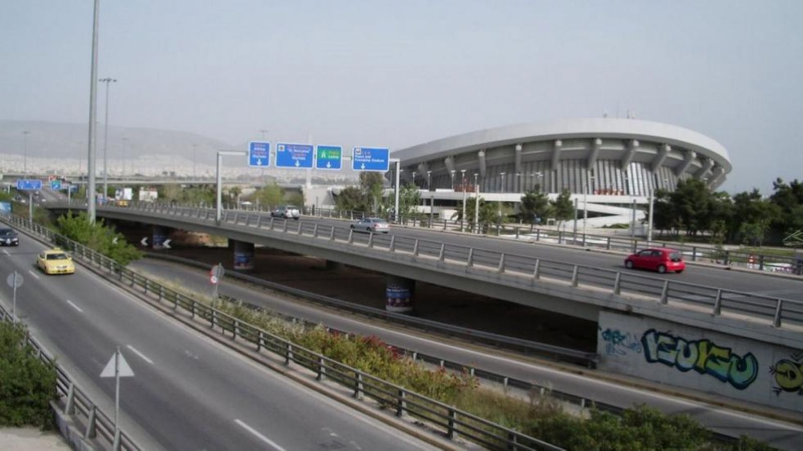 Ανήλικοι πετούσαν πέτρες σε οχήματα στο ΣΕΦ