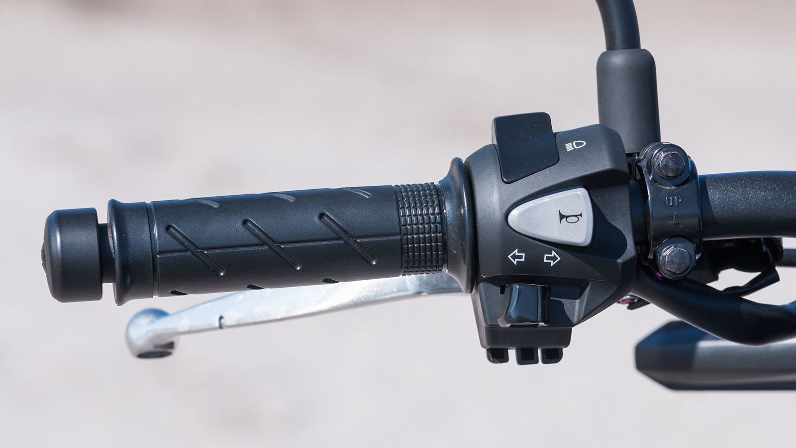 Εξαιρετικά ποιοτικοί και γνώριμοι στην διάταξη οι διακόπτες του μοντέλου. 