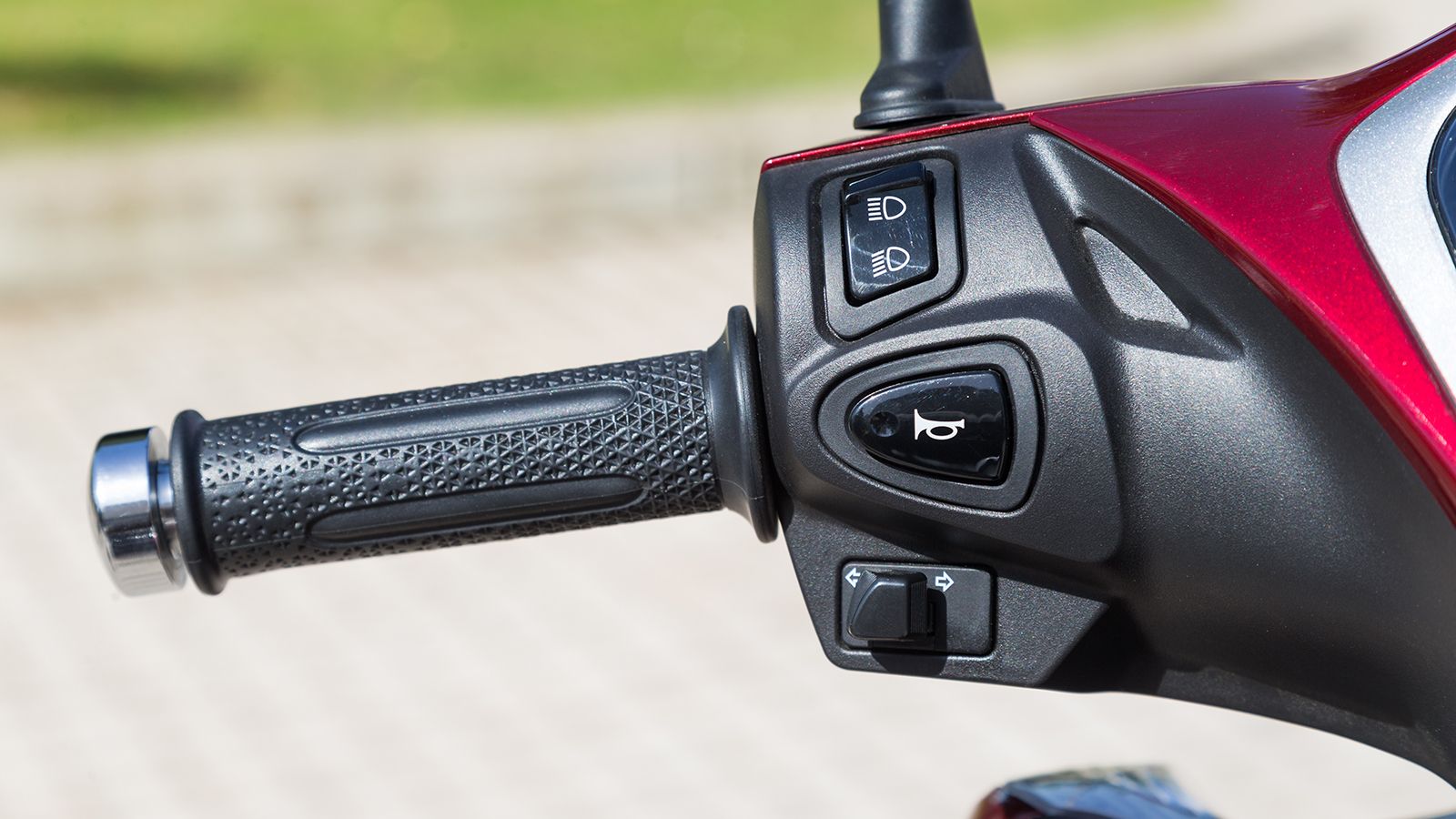 Τα χειριστήρια στο τιμόνι είναι, παραδοσιακά για Honda, πολύ καλής ποιότητας. 