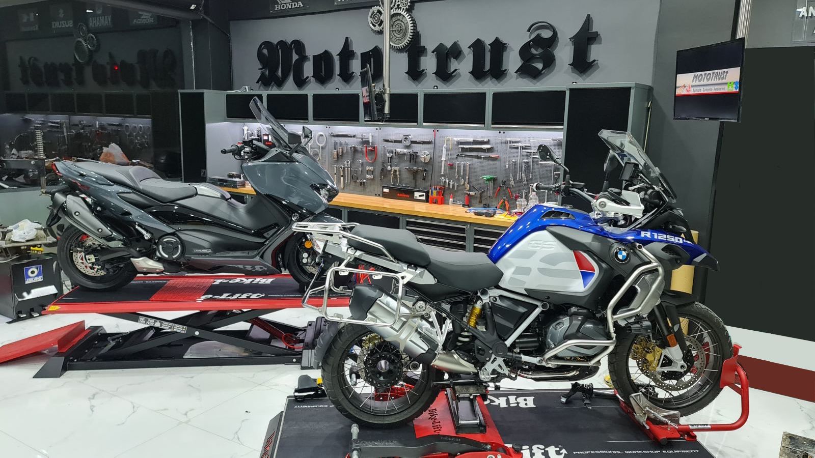 Moto Trust: Ανακαινισμένοι χώροι για μια διαφορετική εμπειρία service