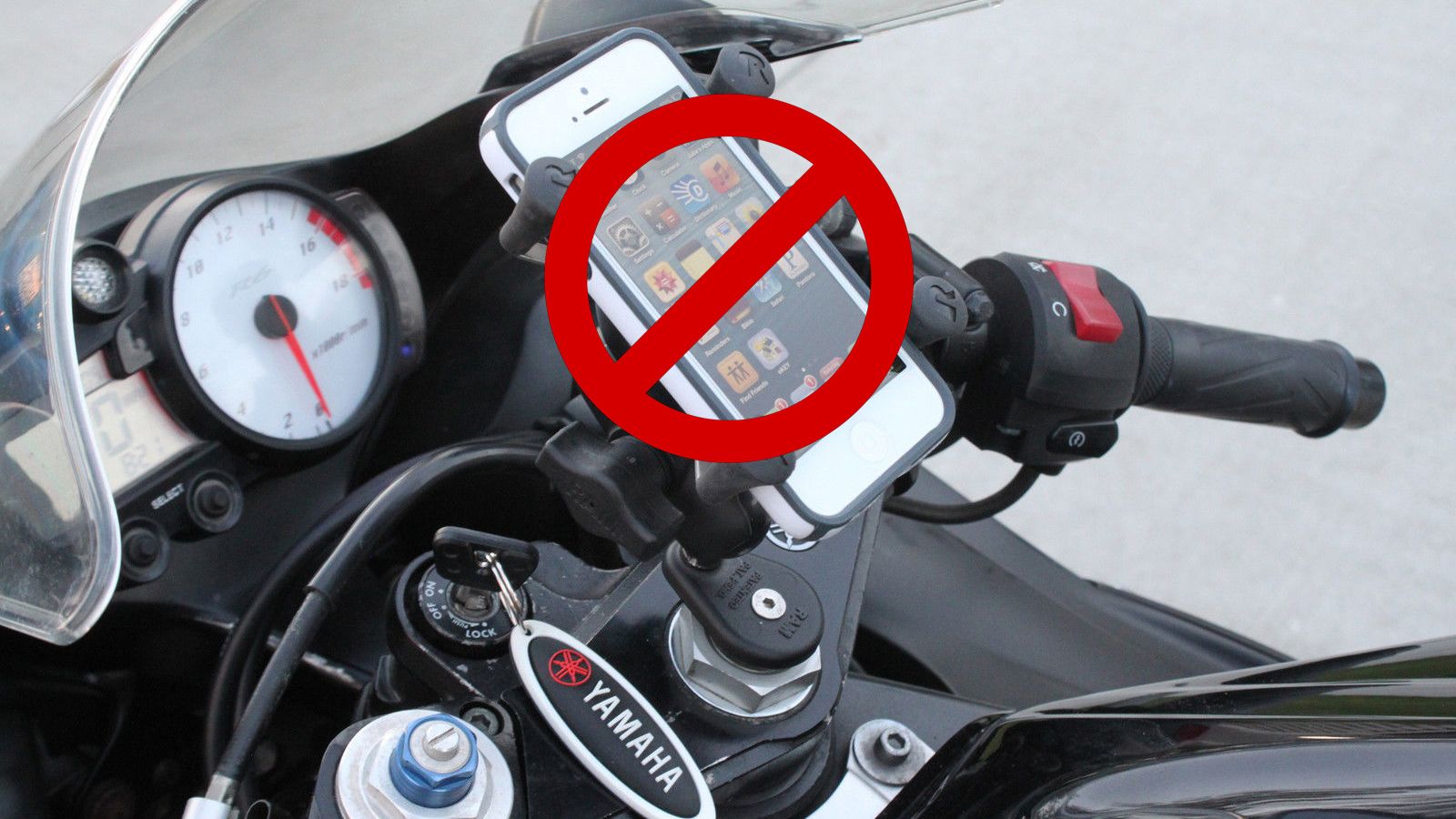 Σταματήστε τώρα την χρήση iPhone με ισχυρές μοτοσυκλέτες, προειδοποιεί η Apple.