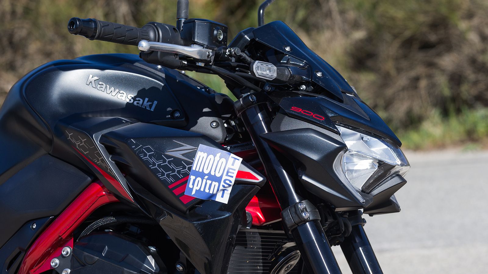 Οι επιθετικές γραμμές της Z900 δεν κρύβονται στο εμπρός μέρος. 