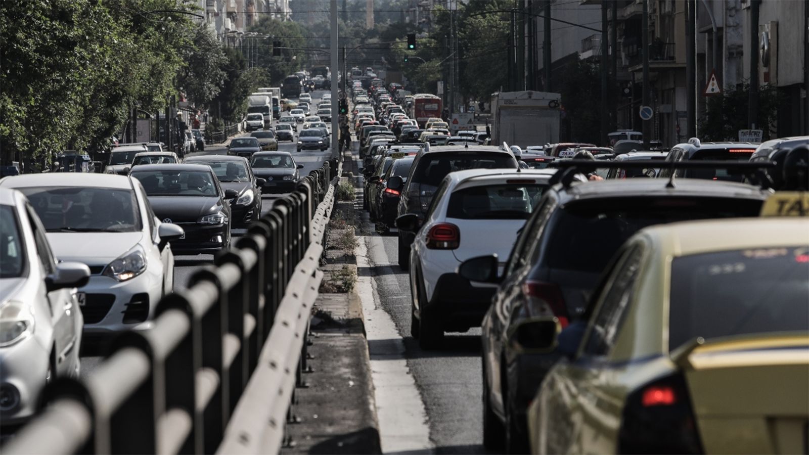 Το μποτιλιάρισμα στην Αθήνα μπορεί να γίνει και χειρότερο, αν δεν ληφθούν κατάλληλα μέτρα, λένε οι συγκοινωνιολόγοι.